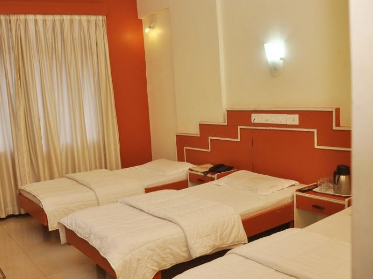Hotel Satyaheera Mapusa Bagian luar foto