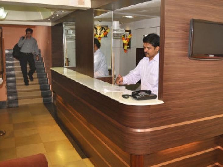 Hotel Satyaheera Mapusa Bagian luar foto